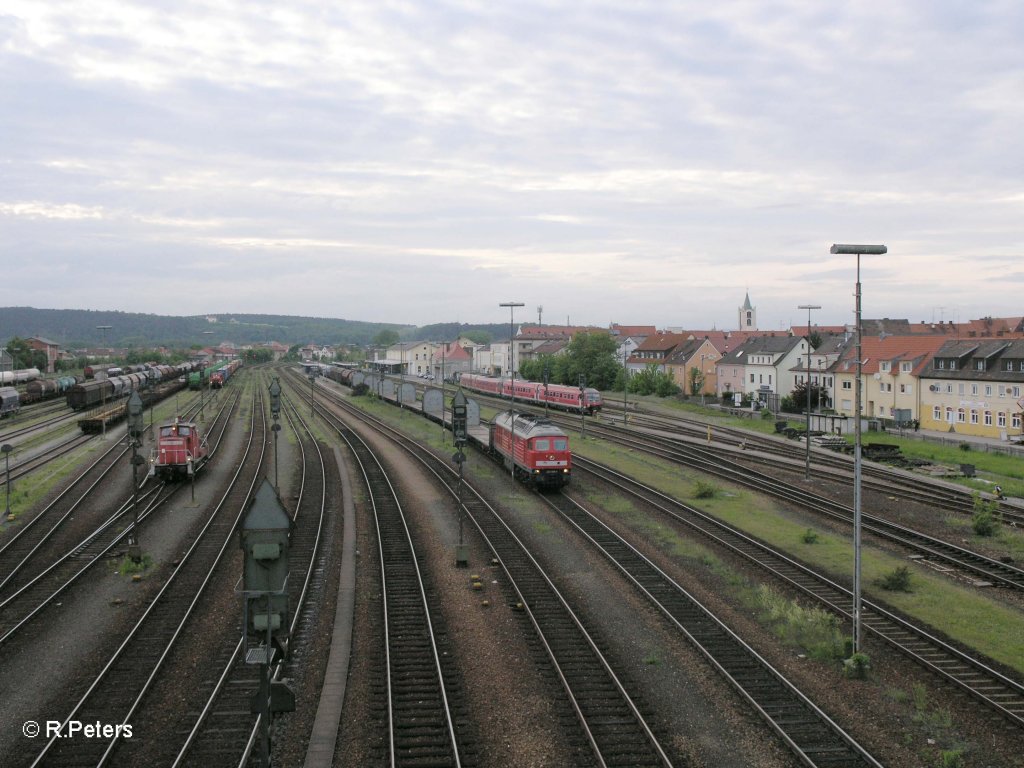 232 569-4 durchf�hrt Schwandorf mit einem gemischtem G�terzug nach Tschechien. 26.05.10