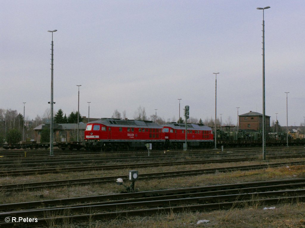 232 589-7 und 475 stehen in Weiden mit einem Milit�rtransport der Amis zur abfahrt bereit. 25.03.10