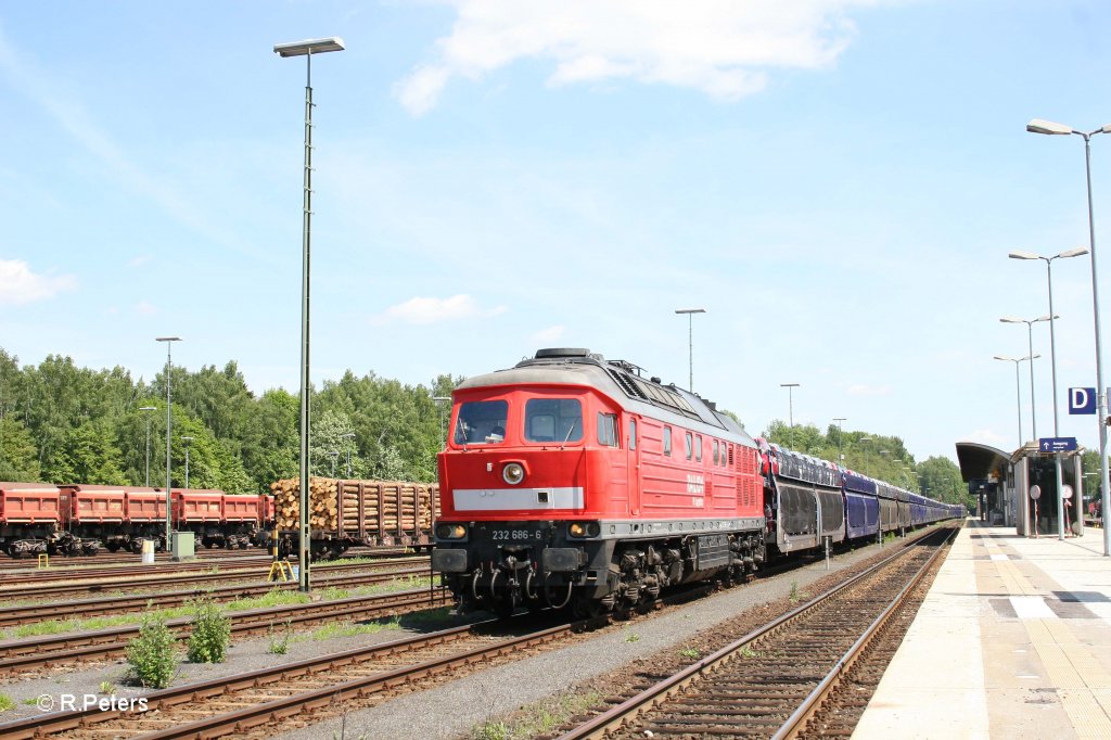 232 686-6 mit Citr�n Autozug in Marktredwitz. 29.05.11