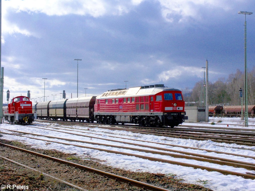233 588-3 verl�sst Marktredwitz mit einer Polen-Kohle nach Chep. 27.02.10