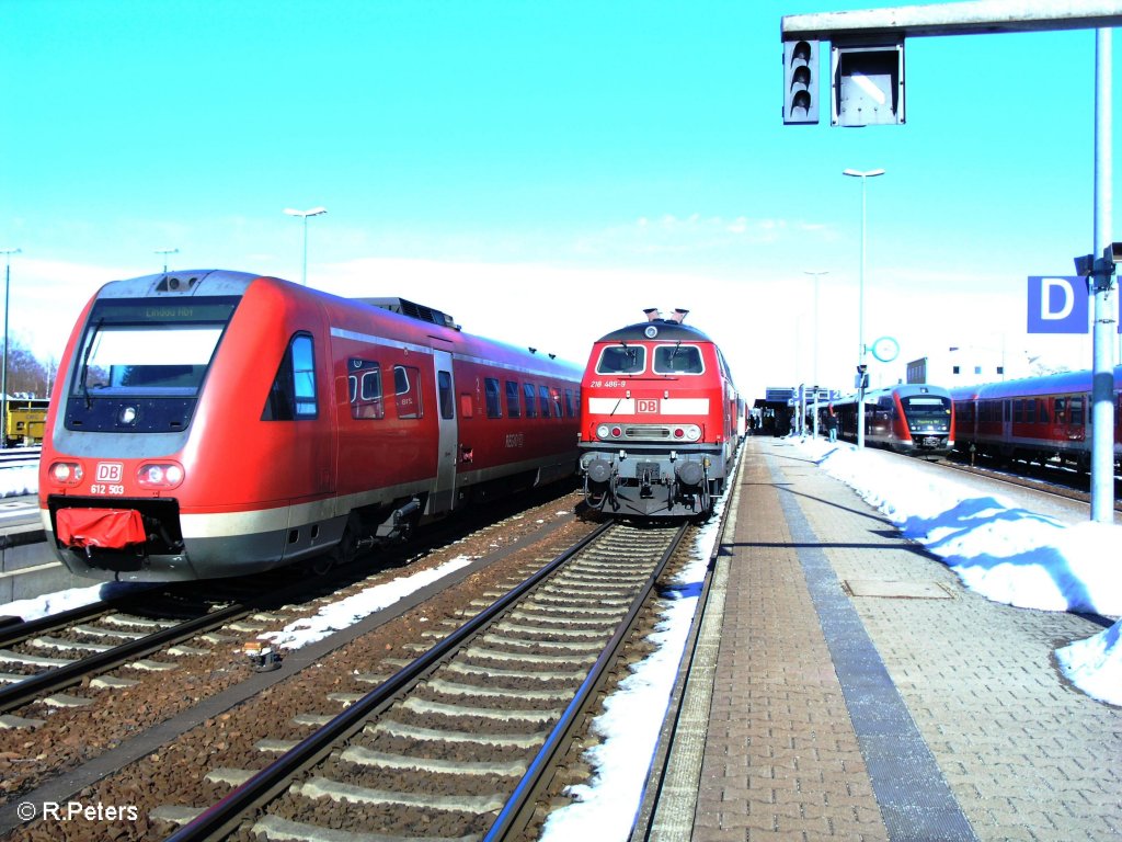 3 Z�ge auf einmal: 612 503 mit RE nach Lindau, 218 486-9 mit RB nach M�nchen und 642 082 nach Augsburg, Buchloe 21.02.10