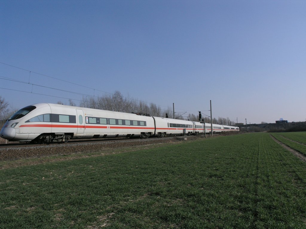 411 052-4 “Travem�nde“ als Unbekannter ICE bei Podelwitz. 29.03.11
