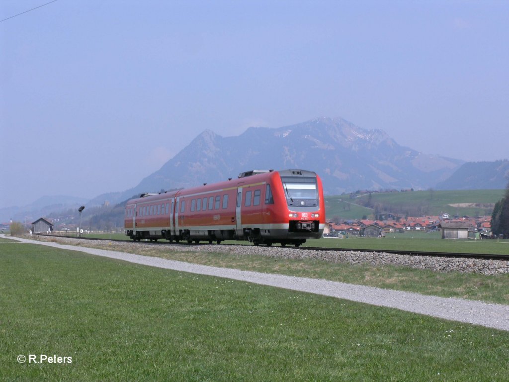 612 077 rollt kurz hinter Altst�dten als RE Oberstdorf. 17.04.10