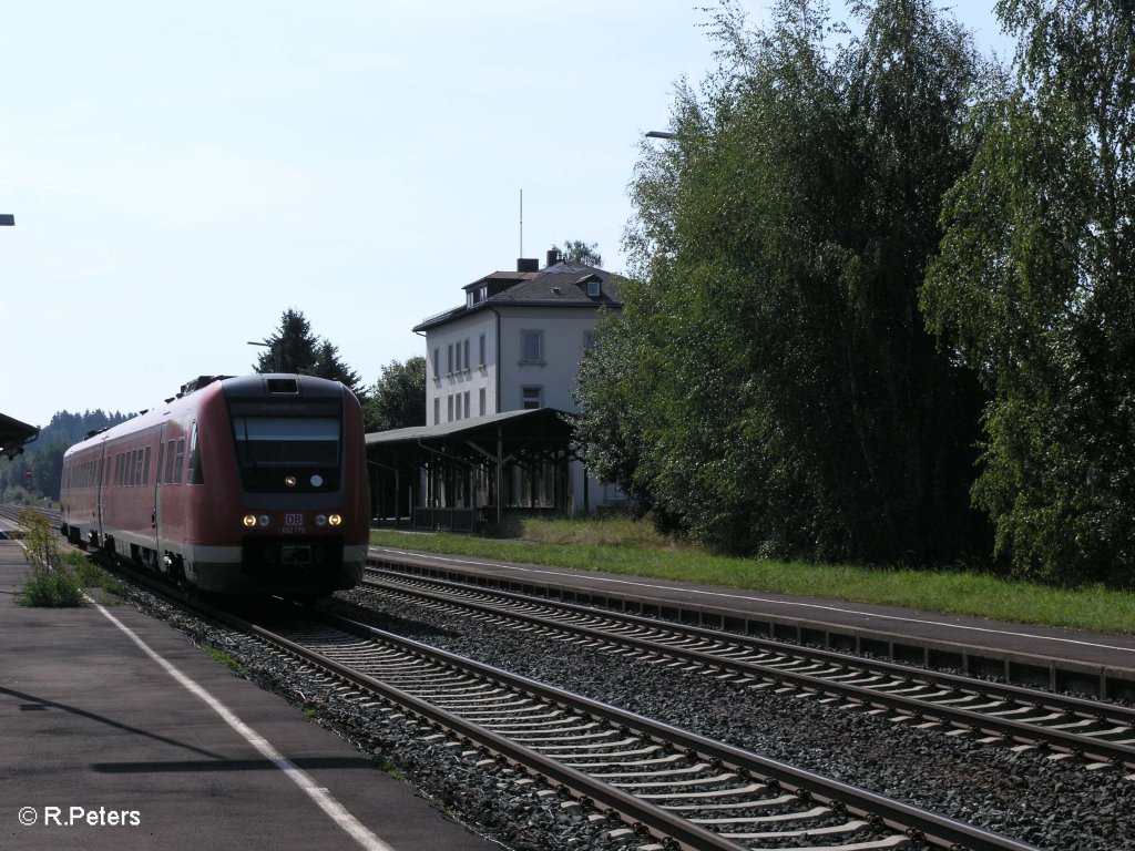 612 170-1 f�hrt durch Wunsiedel-Holenbrunn als RE 3449/3789 Dresden. 25.08.09
