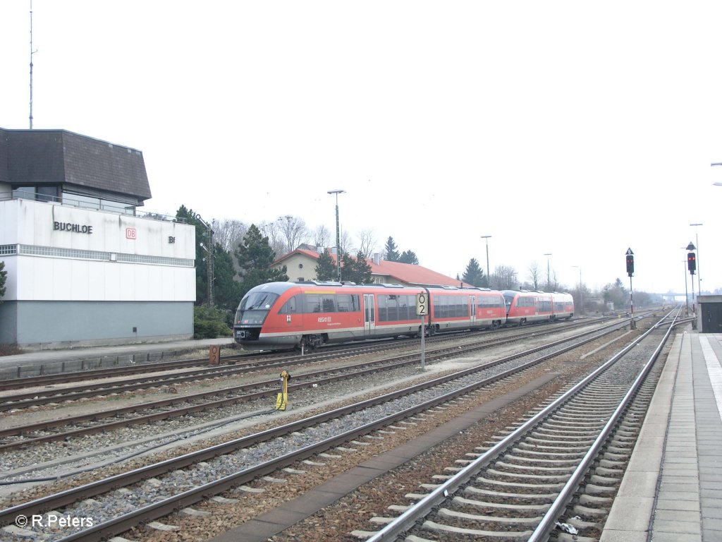 642 585-4 verl�sst Buchloe mit den RE32738 Lindau RE32657 Oberstdorf. 04.04.09

