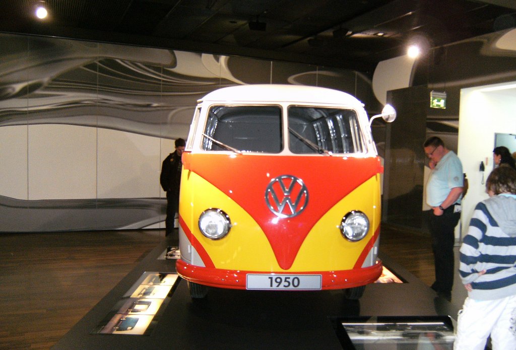 Alter VW Bus Baujahr 1950 in Wolfsburg.