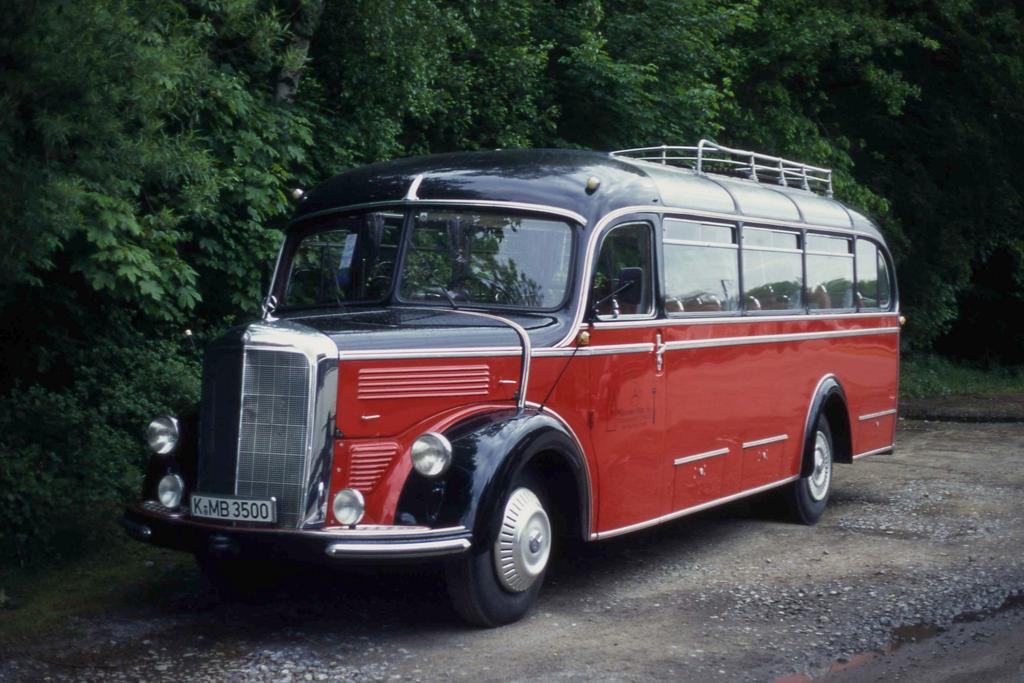 Am Bahnhof in Bad Bentheim traf ich am 31.05.1995 diesen Mercedes Oldtimer
des Typ 3500 an. 