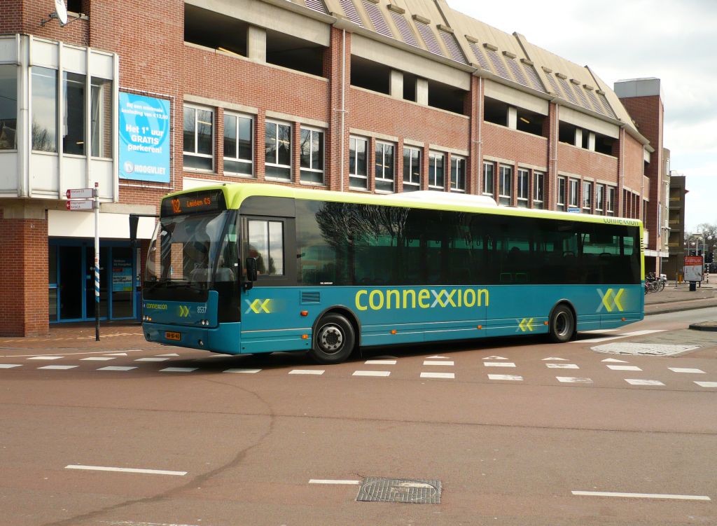 Connexxion 8537 DAF VDL Berkhof Ambassador 200 Baujahr 2005. Levendaal/Korevaarstraat Leiden 08-04-2012.