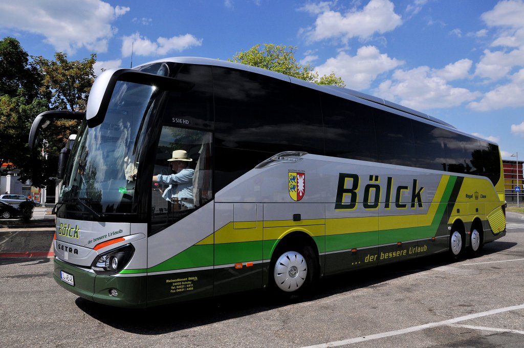 Der neue SETRA 516 HD von BLCK Reisen aus der BRD am 20.7.2013 in Krems an der Donau.