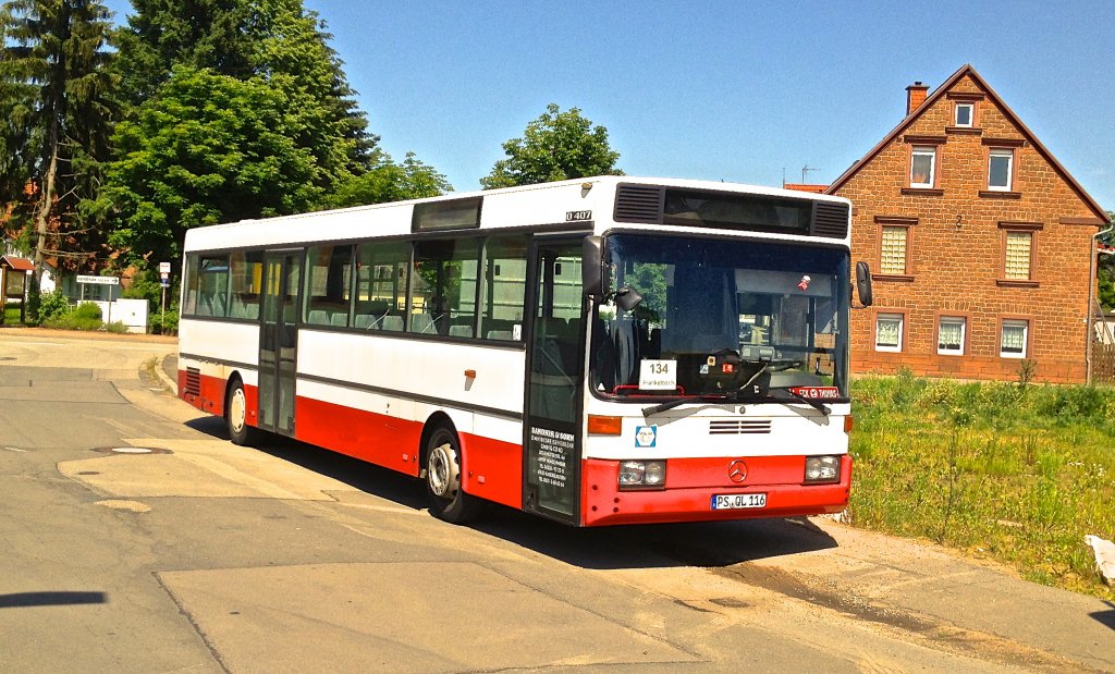 Dieser Mercedes-Benz O 407 von Bandner und Sohn aus Nnschweiler war am 20.06.2013 in Katzweiler abgestellt. Das Fahrzeug befindet sich in einem guten Zustand und hat ein 6-Gang-Schaltgetriebe.