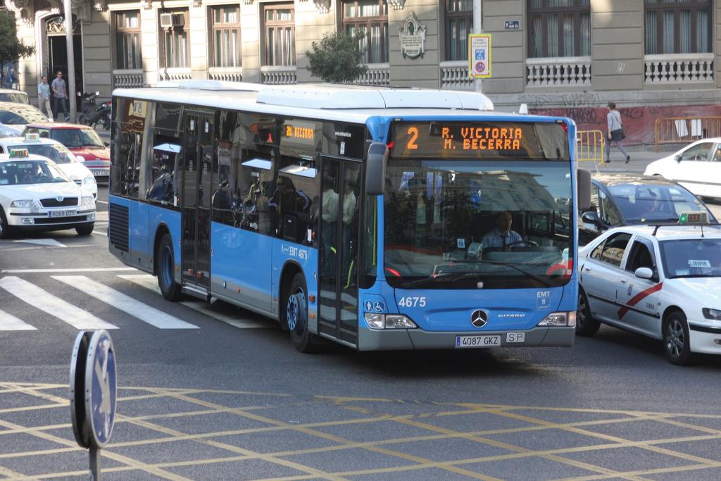 Dieser Mercedes Citaro gehrt zum stdtischen Fuhrpark der spanischen
Hauptstadt Madrid. 
Aufnahme in Madrid am 29.10.2009.