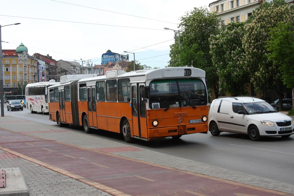 Dieser Mercedes Gliederbus fuhr am 6.5.2013 in der bulgarischen 
Hauptstadt Sofia auf der Linie 305.