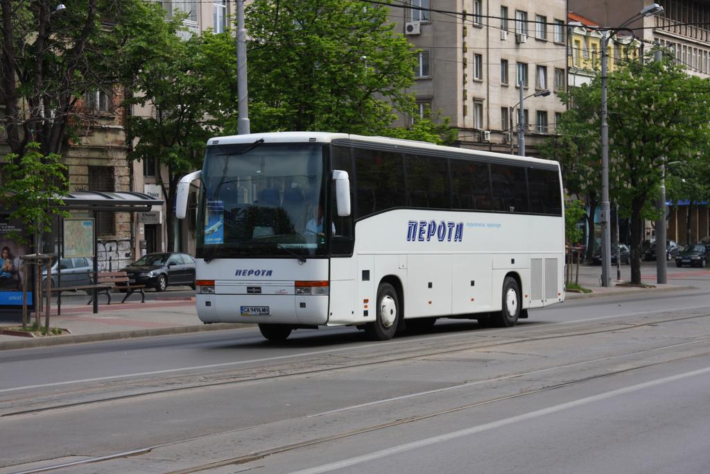 Dieser Van Hool Reisebus mit kyrillischer Beschriftung war am 6.5.2013 
in der bulgarischen Hauptstadt Sofia unterwegs.