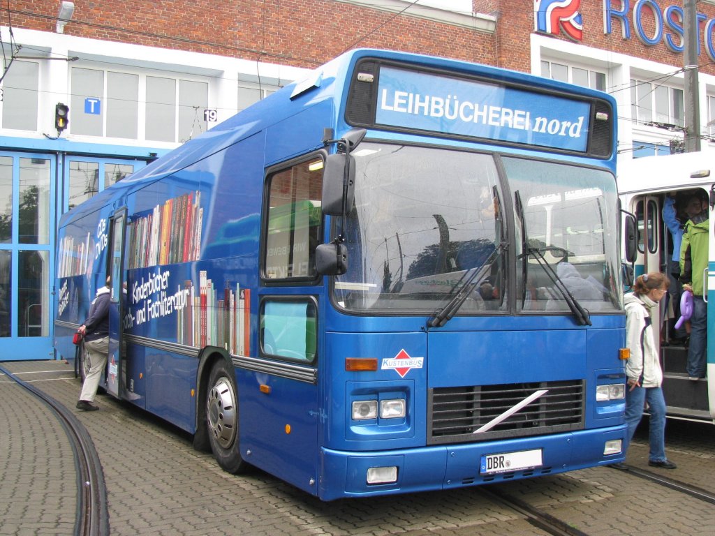 Ein Bcherbus aus dem Landkreis Bad Doberan (DBR) anllich 130 Jahre Strba in Rostock [27.08.2011]
