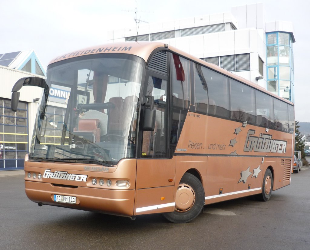 Ein Neoplan-Euroliner der Fa. Grtzinger am 19.12.2012 in Herrenberg