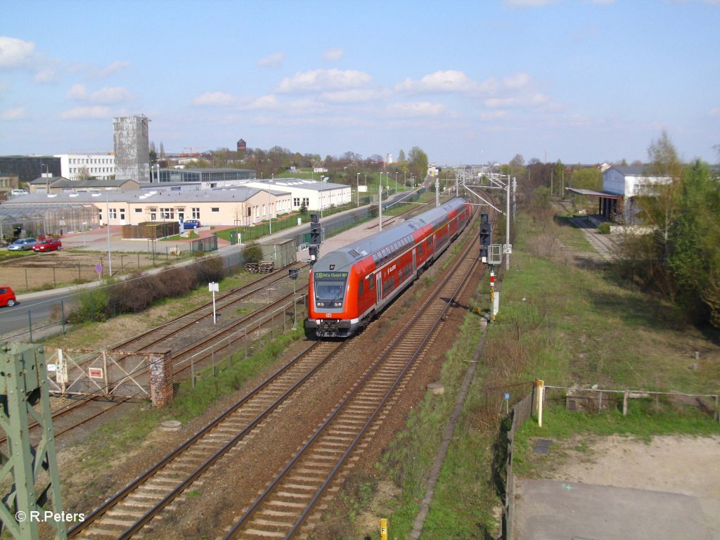 Ein S-Bahn verl�sst Schkeuditz nach Halle. 22.04.10