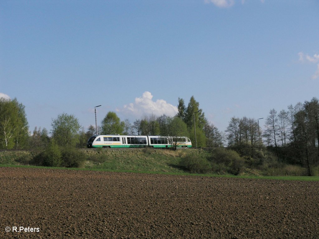 Ein VT bei Sch�nfeld auf den Weg nach Hof. 19.04.09