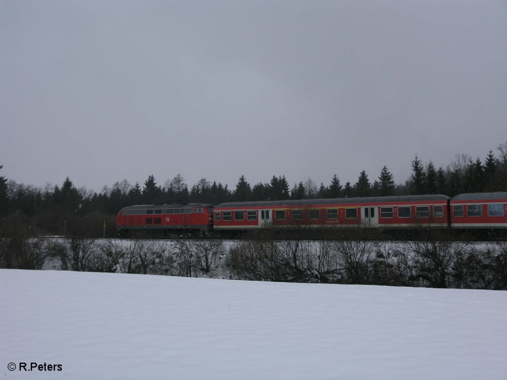 Eine 218 schiebt kurz hinter Memmingen ein RE M�nchen HBF. 24.02.09