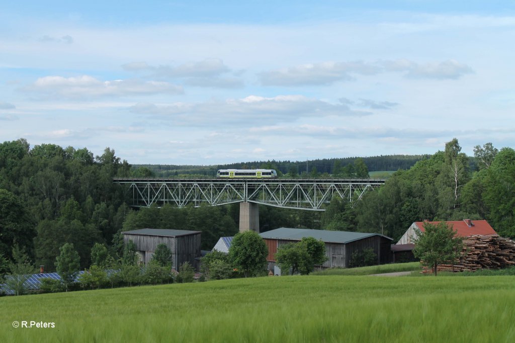 Eine Agilis nach Hof auf dem Viadukt bei Unterth�lau. 14.06.13