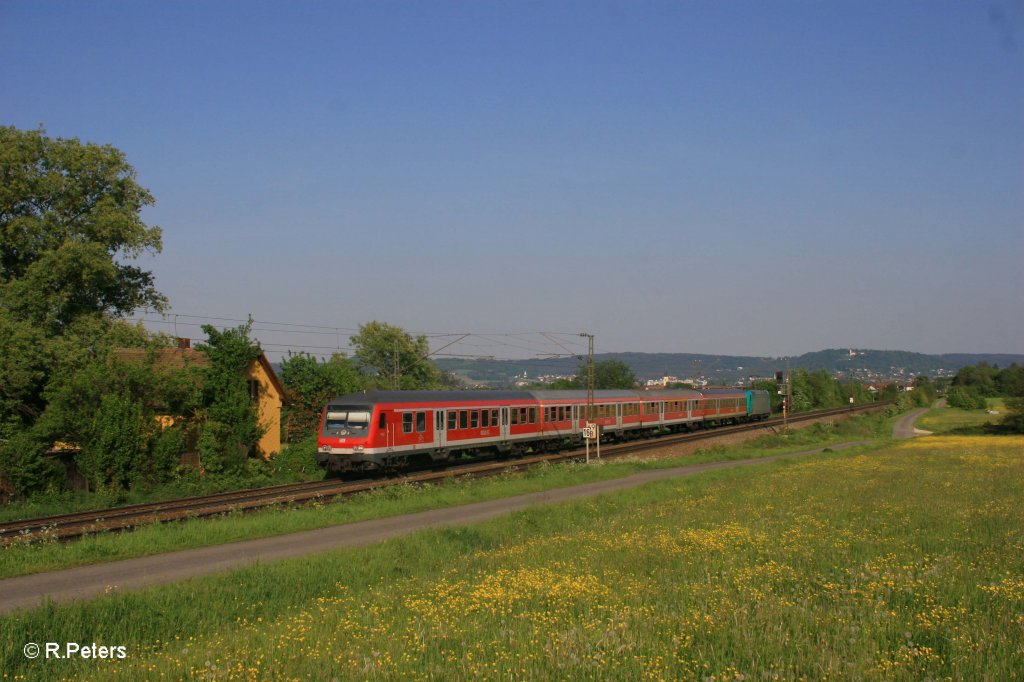 Eine s-Bahn nach N�rnberg bei P�lling. 13.05.11