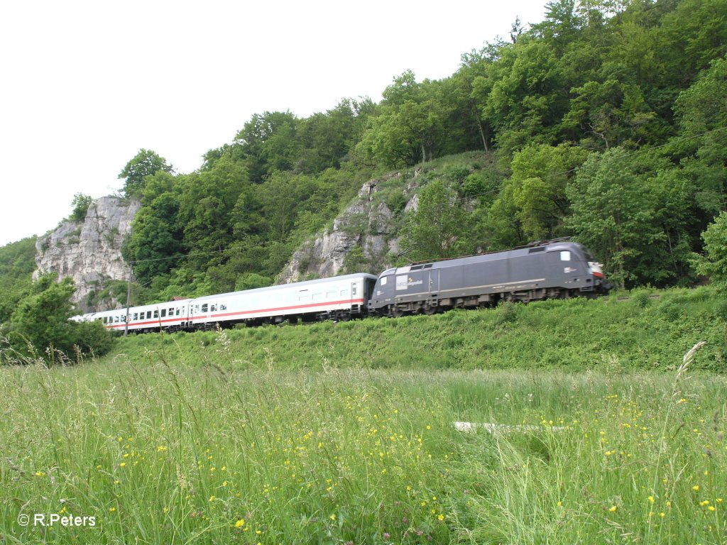 ES64 U2 026 mit IC1887 Hamburg - M�hlheim bei Matting. 29.05.10
