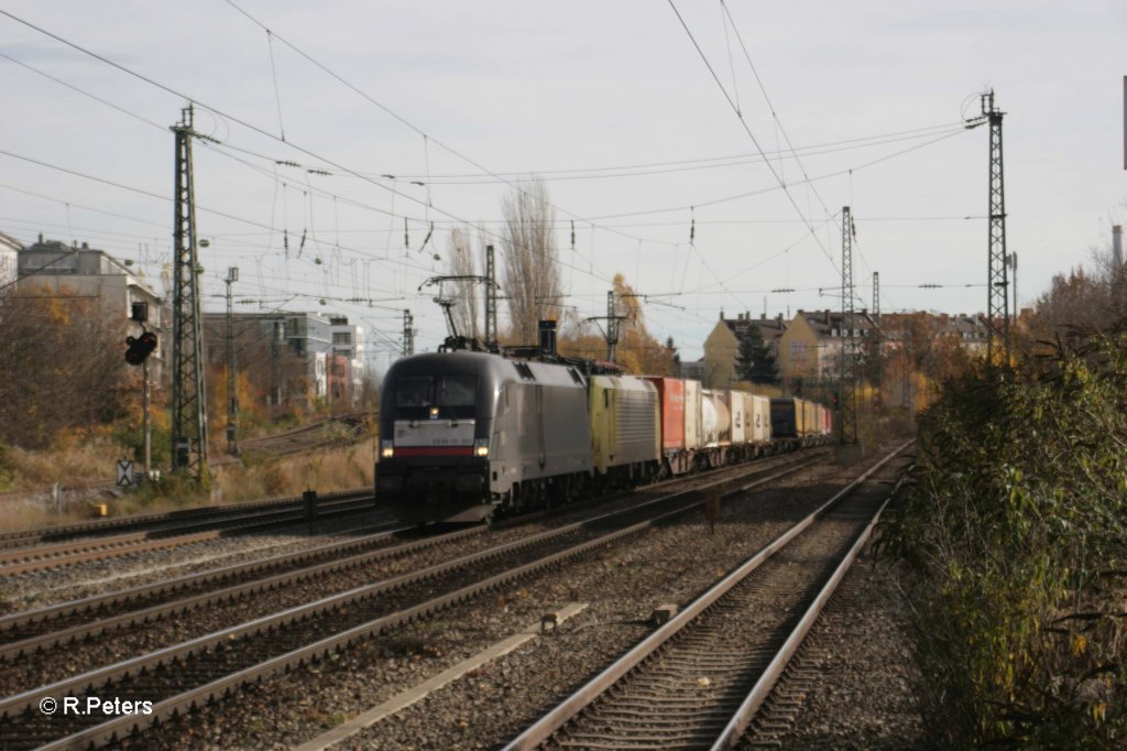 ES64 U2-033 und ES64 F4-026 mit Transped am Heimeranplatz in M�nchen. 04.11.10