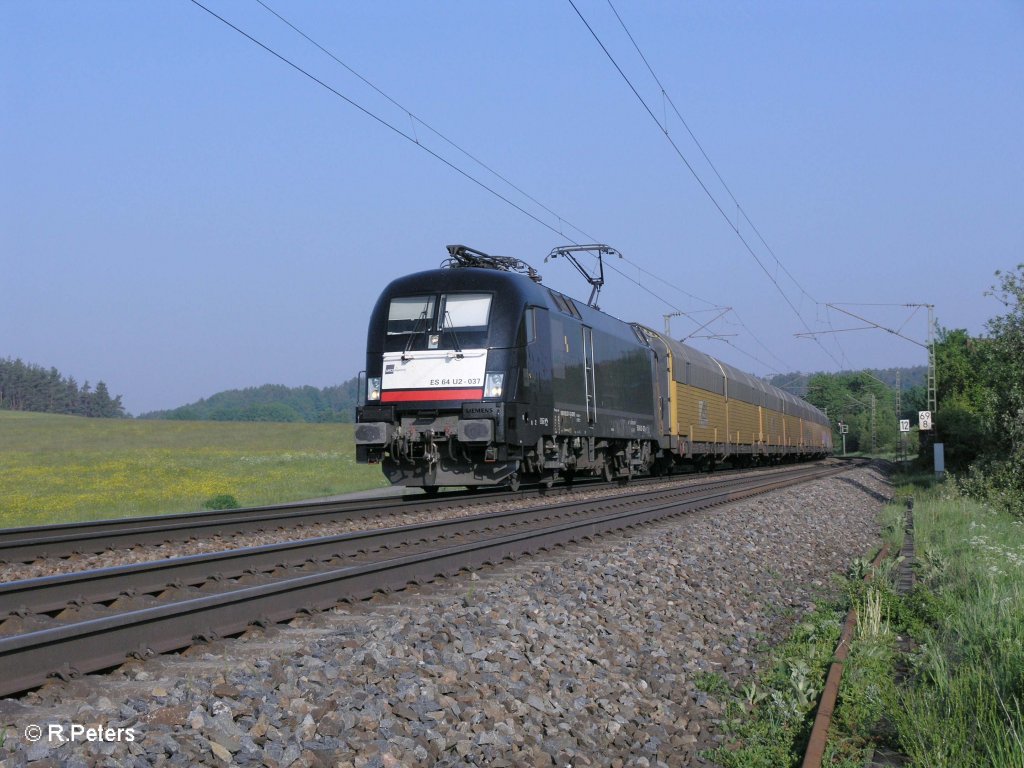 ES64 U2-037 mit ein BMW-Zug bei P�lling. 13.05.11