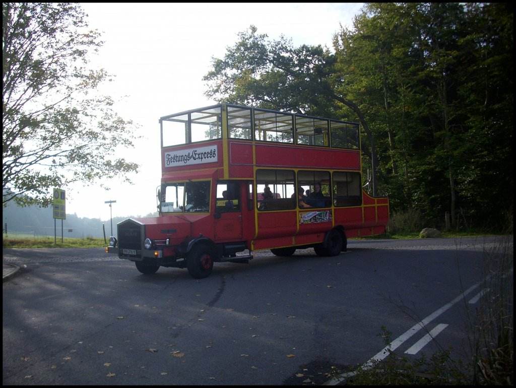  Histroischer  MAN als Festungs-Express bei der Festung Knigsstein.