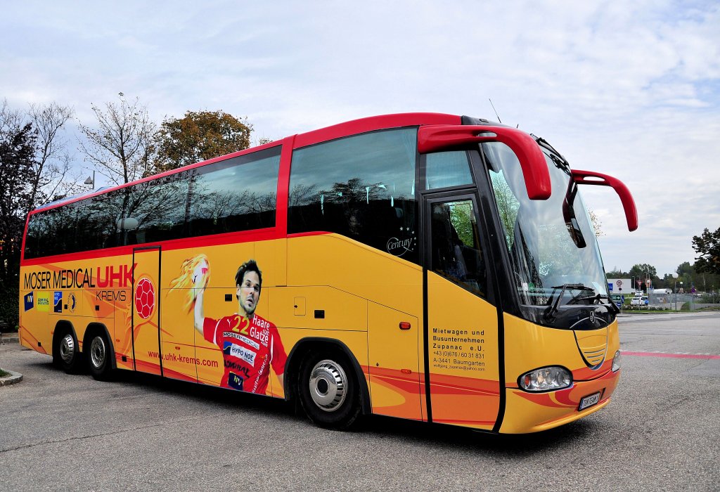 IRISBUS CENTURY vom Busunternehmer ZUPANAC aus Niedersterreich.Offizieller Mannschaftsbus des UHK Krems,mehrmaliger sterreichischer Handballmeister.Krems,September 2012.