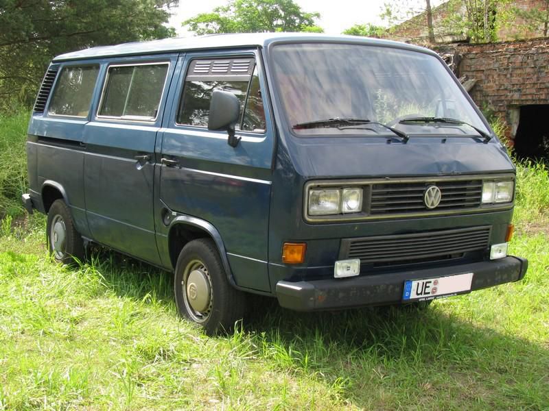 Kleinbus VW T 3 aus dem Landkreis Uelzen (UE) fotografiert beim 13. Perleberger Oldtimer- und Militrfahrzeugtreffen, Flugplatz Perleberg [10.07.2011]
