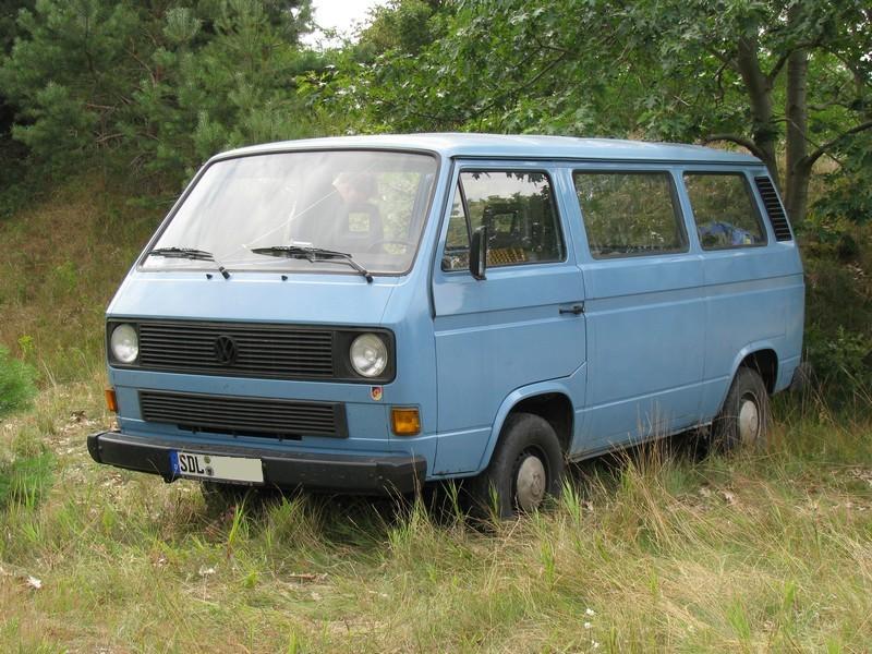 Kleinbus VW T 3 aus dem Landkreis Stendal (SDL) fotografiert beim 11. Perleberger Oldtimer- und Militrfahrzeugtreffen, Flugplatz Perleberg [12.07.2009]
