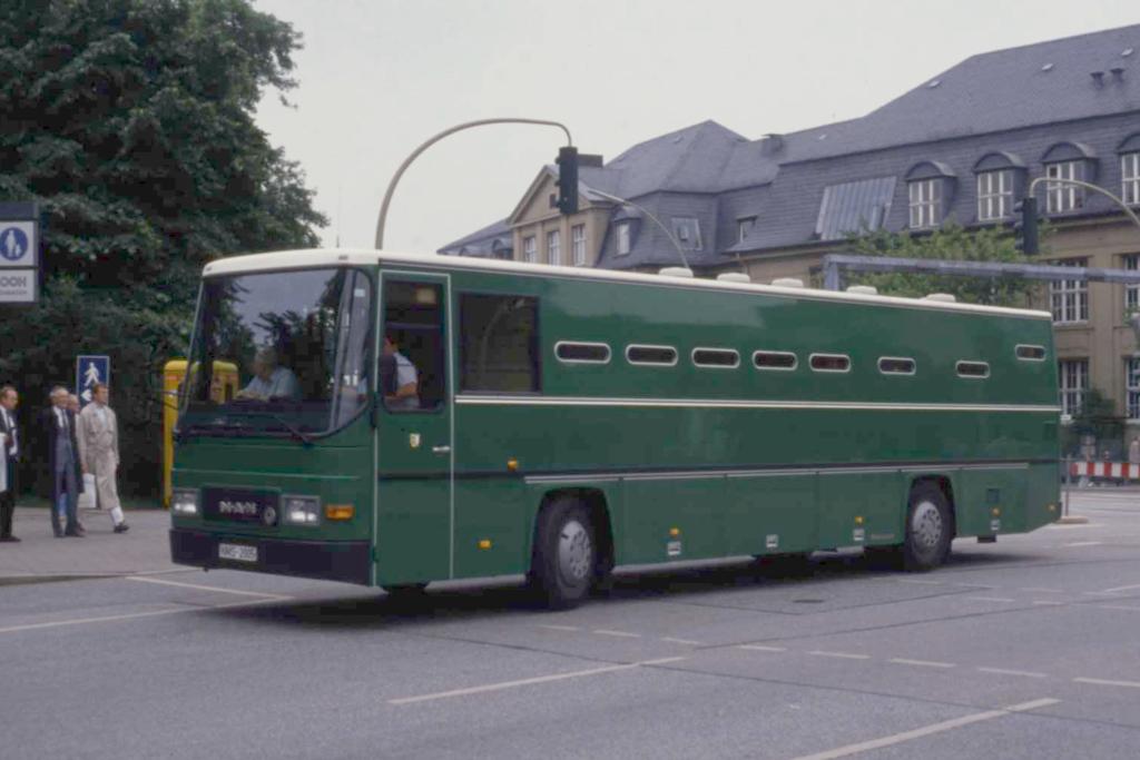 MAN Gefangenen Transport Bus hier am 9.6.1988 
im Stadtgebiet Hamburg.