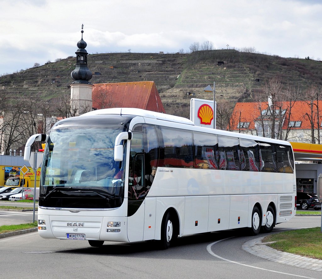 MAN LIONs COACH aus Wien/Umgebung am 14.4.2013 in Krems gesehen.