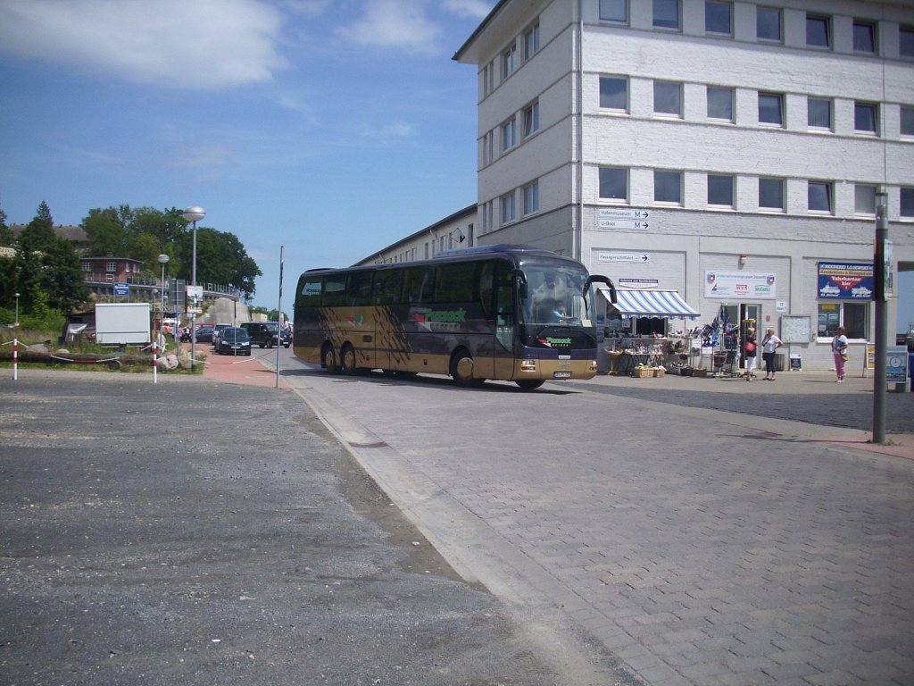 MAN Lion's Coach von Pussack aus Deutschland im Stadthafen Sassnitz.