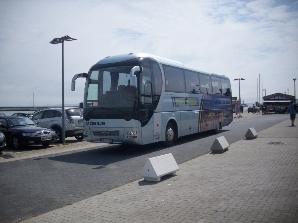 MAN Lion's Coach Supreme von Weltenbummler/Mbius aus Deutschland im Stadthafen Sassnitz.