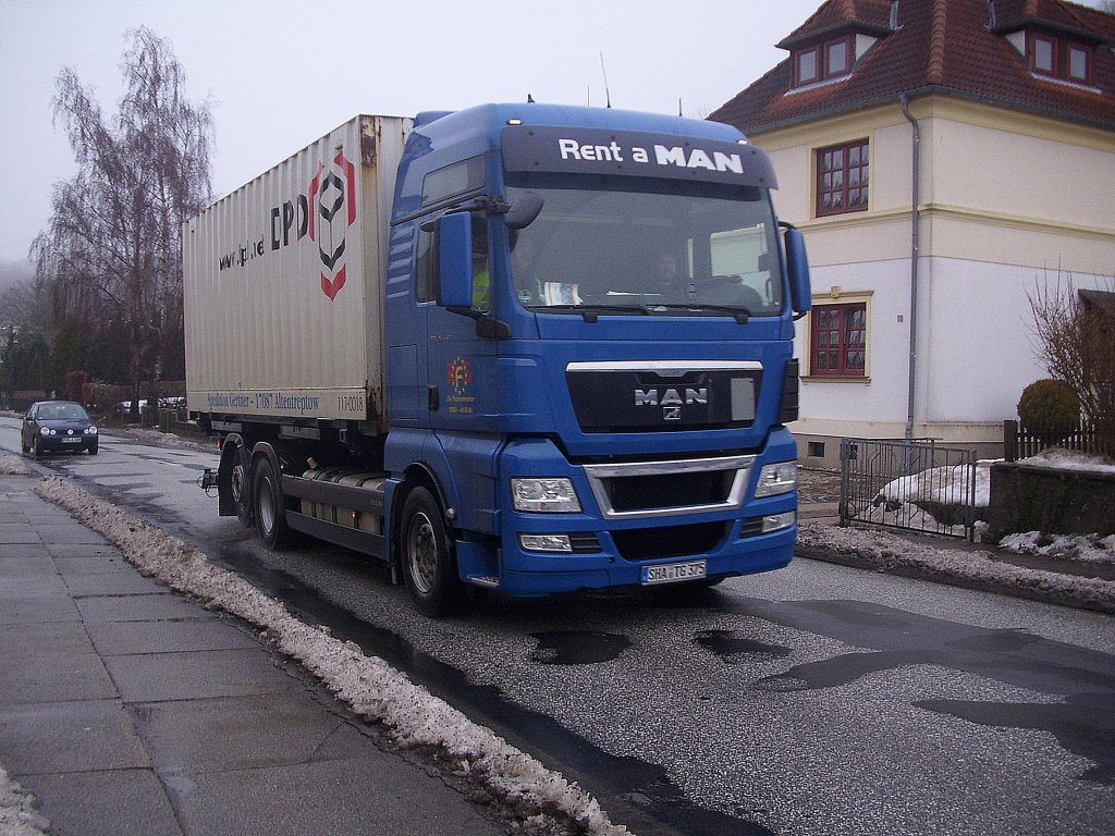 MAN mit Kastenaufbau in Bergen.