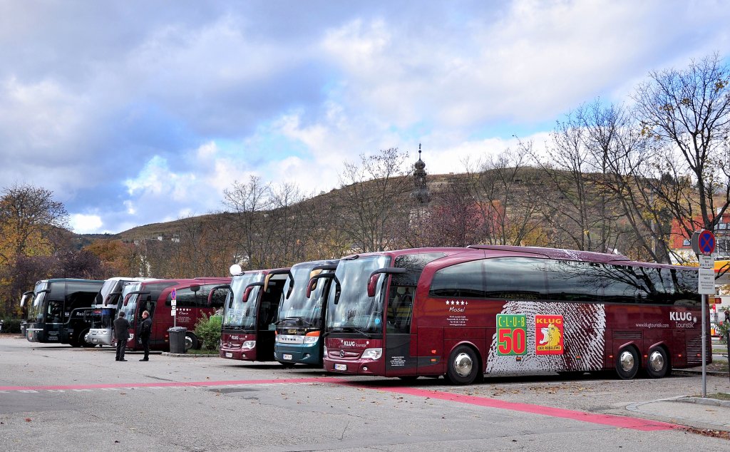 MATH  Festspiele  im Oktober 2012 in Krems.Erster Bus ein MERCEDES BENZ TRAVEGO.