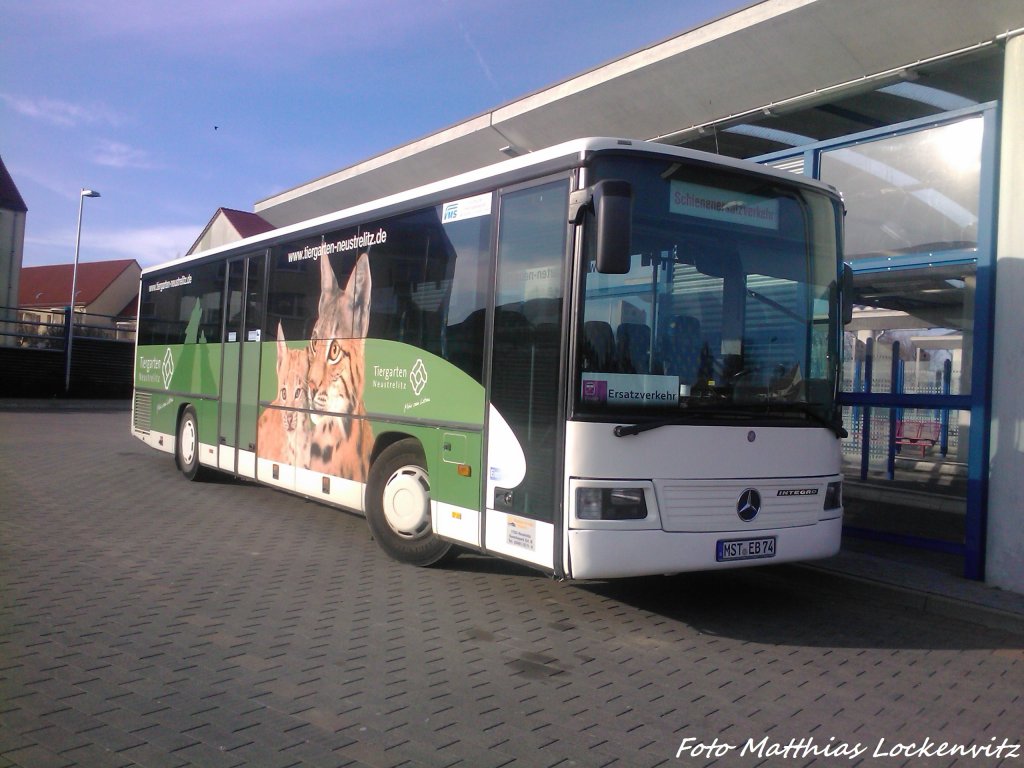 MB Bus von Becker-Strelitz Reisen als SEV aufm Busbahnhof in Bergen auf Rgen am 19.4.13 