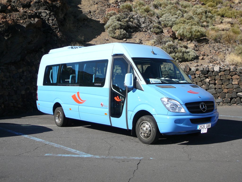 MB Sprinter wartet an der Talstation zur Teidebahn/Teneriffa auf seine Fahrgste