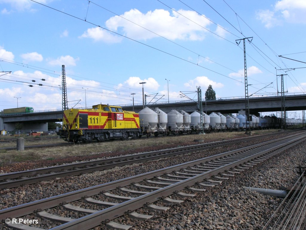 MEG 111 verl�sst Regensburg Ost mit ein Zementzug zum Hafen. 27.08.09