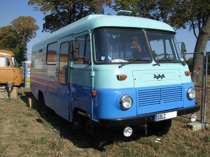 Mehrzweckfahrzeug ROBUR LD 3001, umfunktioniert zum Bus aus dem Landkreis Stendal (SDL) beim 6. groe TATRA-Treffen Seehausen/Altmark [20.09.2009]