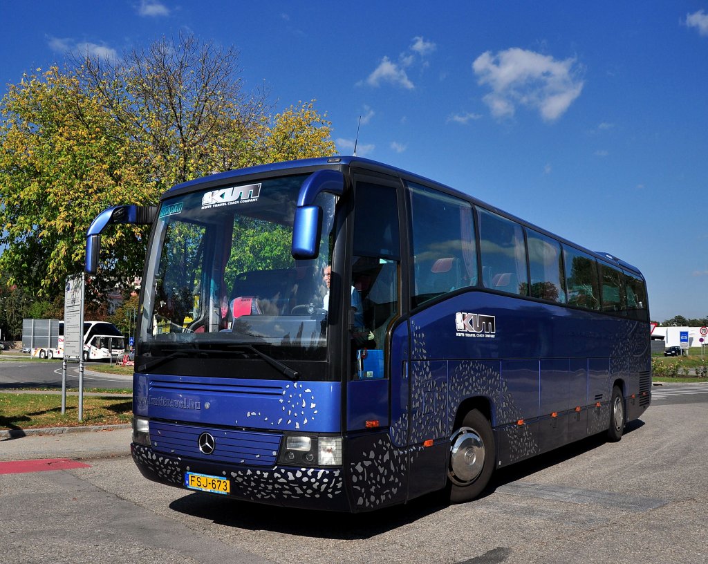 MERCEDES BENZ 0 404 von KUTItravel aus Ungarn Mitte Sept. 2012 in Krems an der Donau.