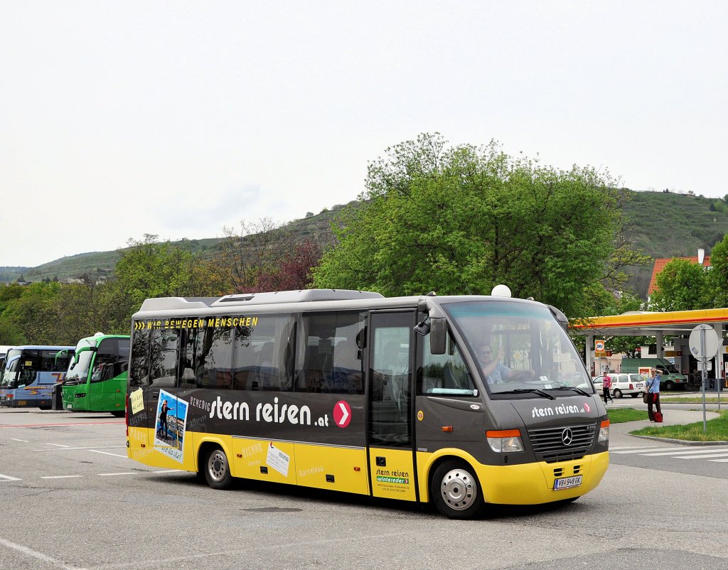 MERCEDES BENZ O 818 von STERN Reisen aus Obersterreich am 27.4.2013 in Krems an der Donau.