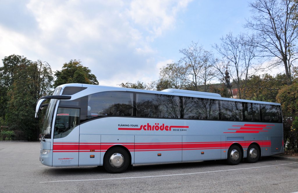 MERCEDES BENZ TOURISMO von SCHRDER Reisen aus Deutschland war am 10.10.2012 in Krems an der Donau.