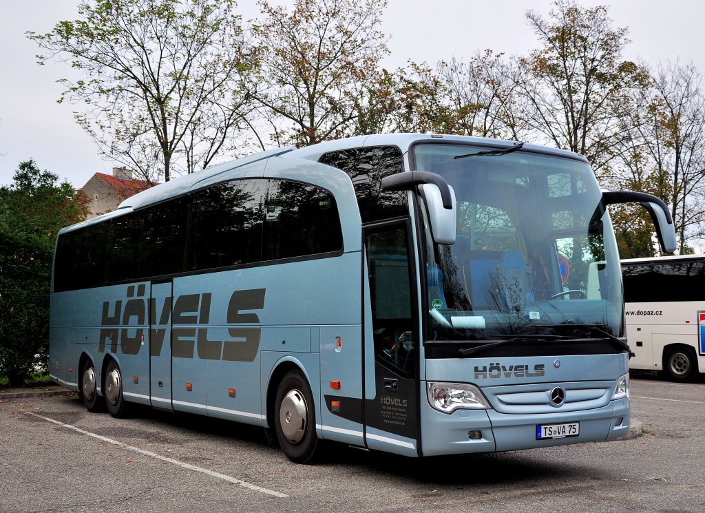 MERCEDES BENZ TRAVEGO von HVELS Reisen aus Deutschland am 29.9.2012 in Krems an der Donau.