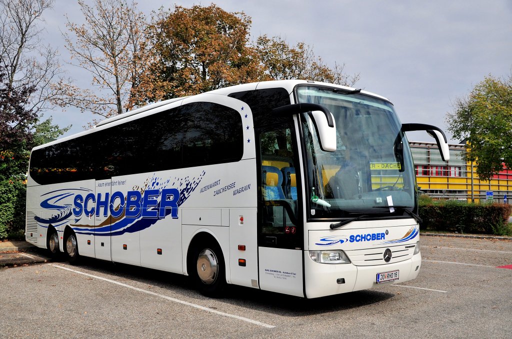 MERCEDES BENZ TRAVEGO von SCHOBER Reisen aus sterreich am 23.9.2012 in Krems an der Donau.