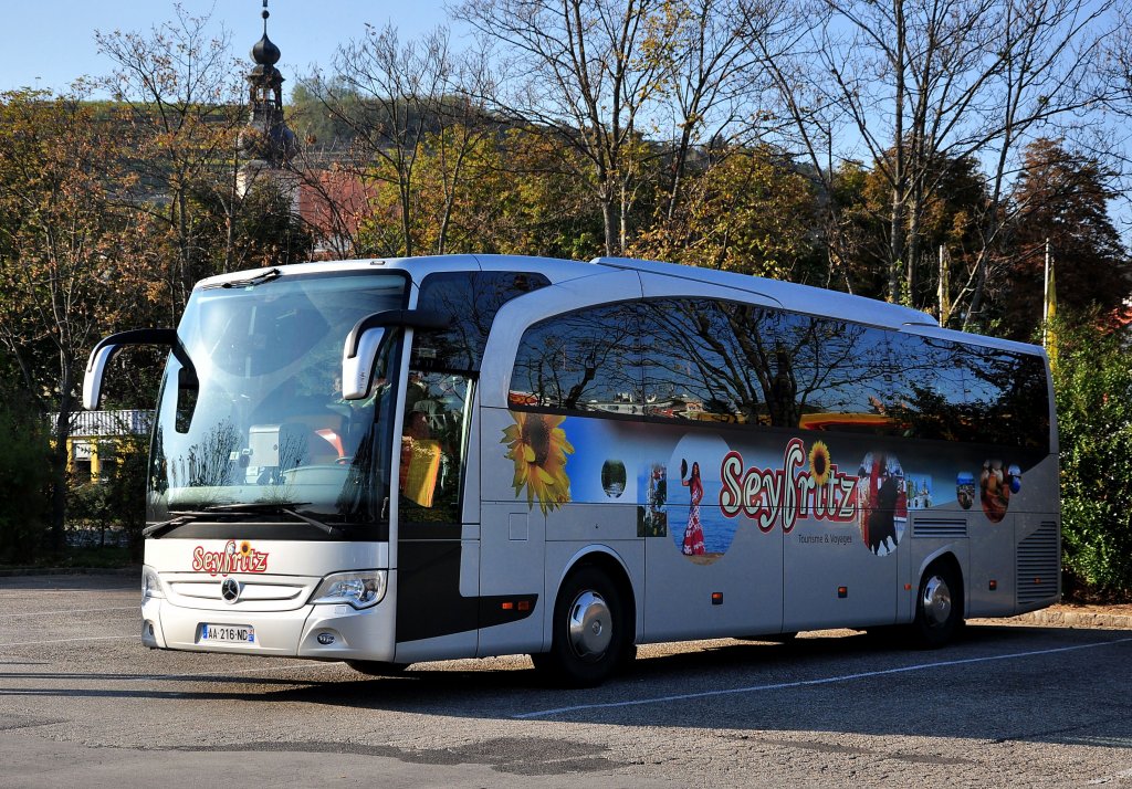 MERCEDES BENZ TRAVEGO von SEYFRITZ aus Frankreich im Oktober 2012 in Krems an der Donau gesehen.