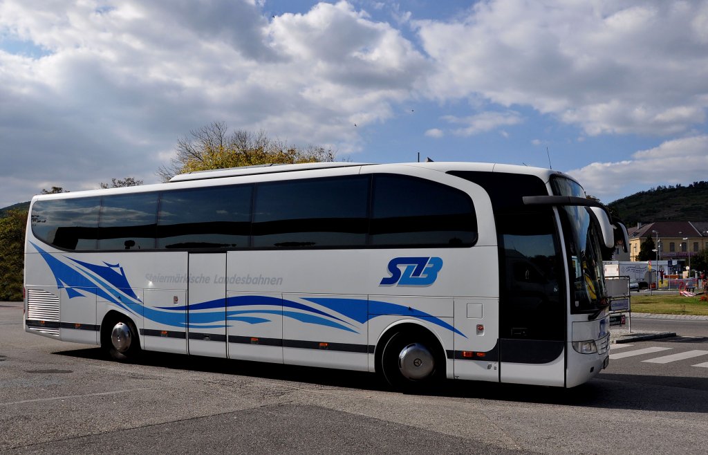 MERCEDES BENZ TRAVEGO von den  Steiermrkischen Landesbahnen  (Steiermark/sterreich) im September 2012 in Krems.