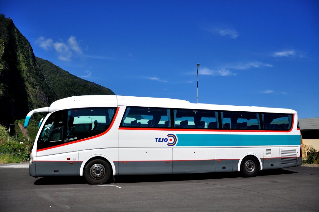 MERCEDES IRIZAR Reisebus im Norden von Madeira gesehen. Mai 2013.