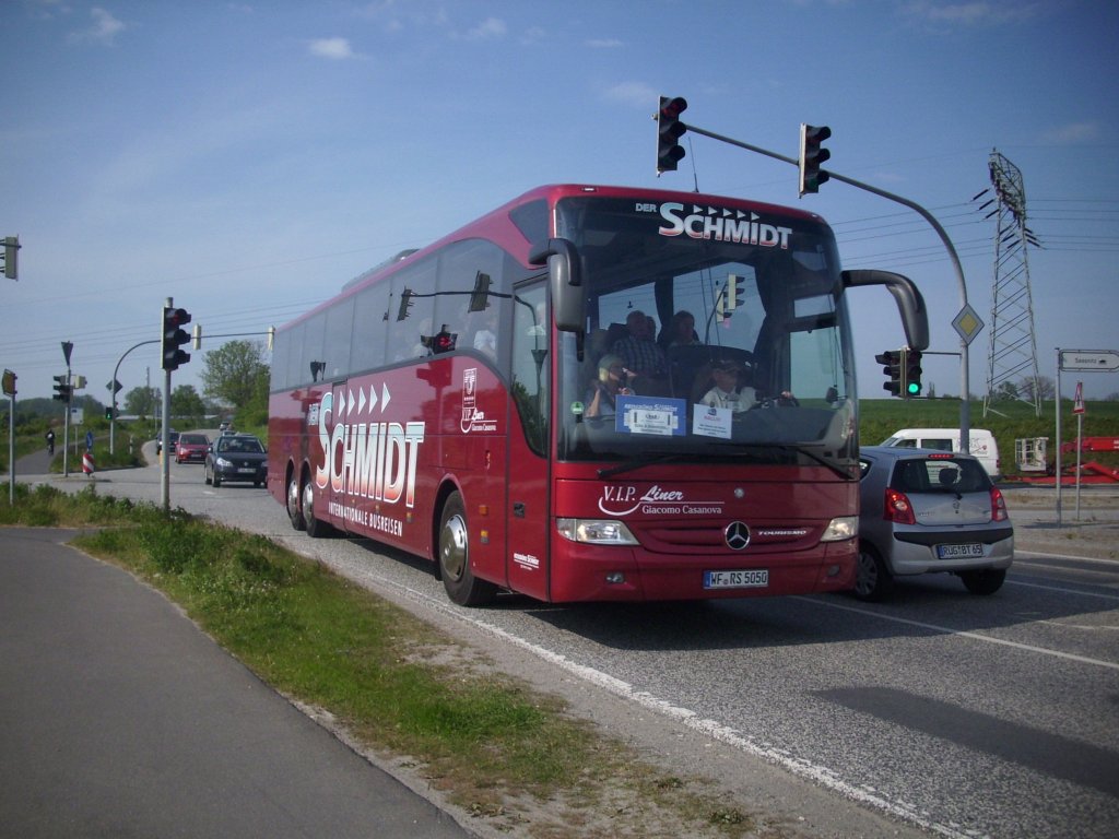 Mercedes Tourismo von Der Schmidt aus Deutschland in Mukran.